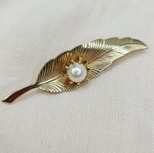 Vintage 1960s Gold Tone Leaf Brooch Faux Pearl Mid Century Botanical Pin